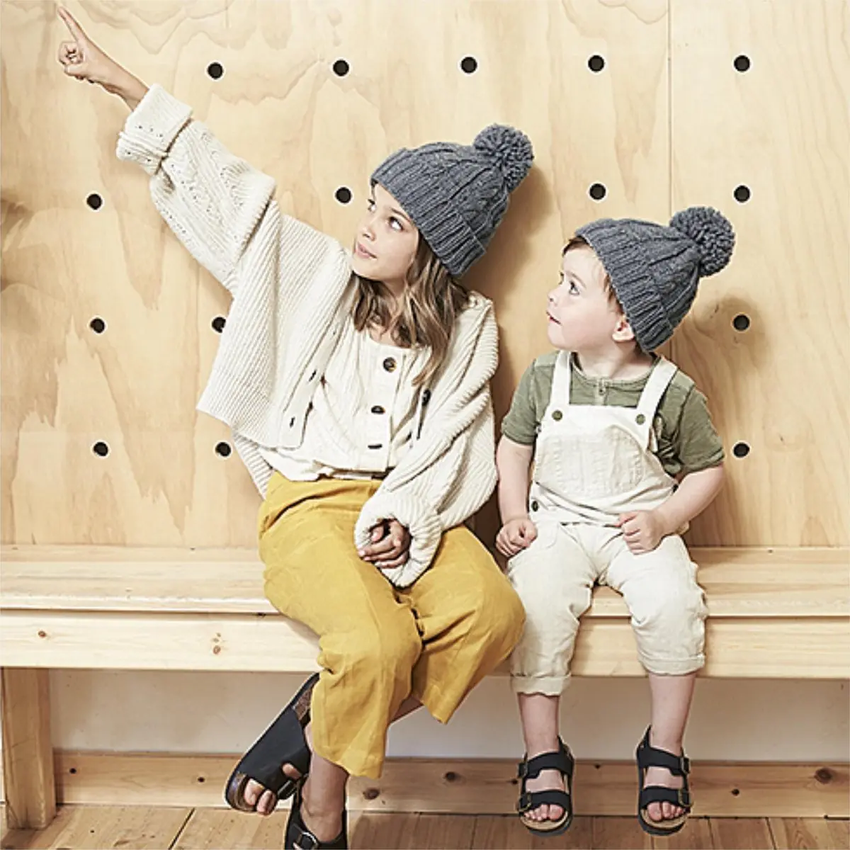 warme kabelgebreide wintermuts sfeerbeeld