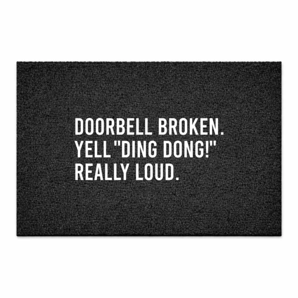 Deurmat DOORBELL BROKEN. YELL "DING DONG!" REALLY LOUD – Deurmat met tekst – Zwart – 60 × 40 cm – Schoonloopmat – Anti-slip en slijtvaste print