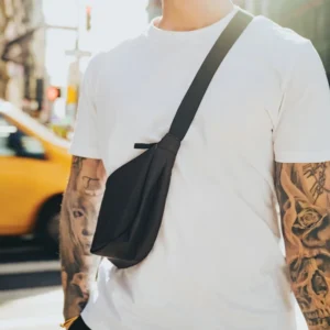 Crescent AWARE™ RPET halve maan sling bag