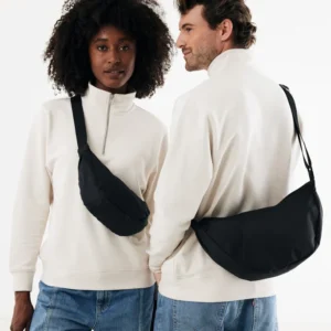 Crescent XL AWARE™ RPET halve maan sling bag