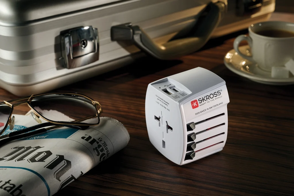 SKROSS MUV 2-polige wereldreisadapter met USB A en C