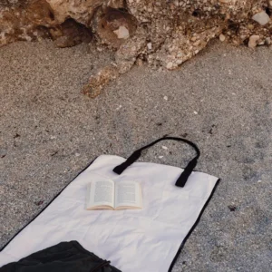 VINGA Volonne AWARE™ recycled canvas strandmat