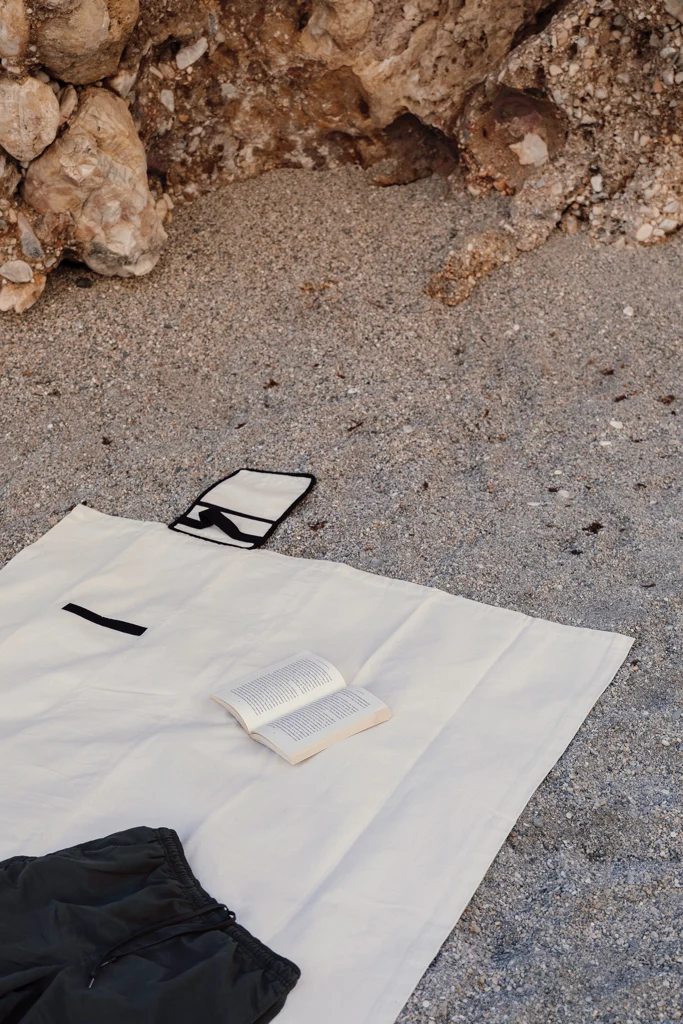 VINGA Volonne AWARE™ recycled canvas picknickkleed